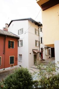 The building in which a panziókat is located