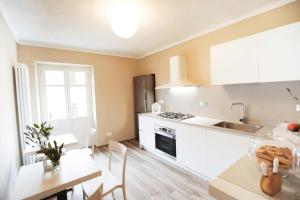 A kitchen or kitchenette at Dimora della Rocca