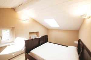 A bed or beds in a room at Dimora della Rocca