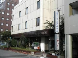 新潟市にあるホテルターミナルインの看板が目の前にある建物