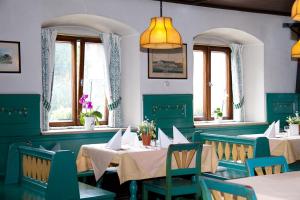 Restaurace v ubytování Gasthof - Hotel zur Post + 37 fotografií