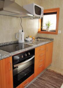 A kitchen or kitchenette at Casa do Professor