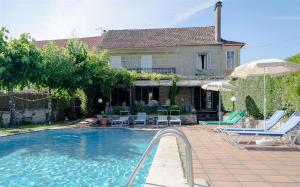 a house with a swimming pool with chairs and an umbrella at Casa Anceu ArchsenseApartments. in Anceu