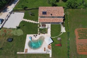 Bazén v ubytovaní Villa D'Arsa alebo v jeho blízkosti