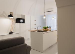 Kuchyňa alebo kuchynka v ubytovaní B22 - COMFY BEAUTIFUL LOFT