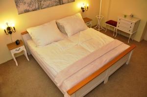 Postel nebo postele na pokoji v ubytování Atmospheric Quiet Apartment