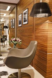 Posezení v ubytování Warwick Stone 55 Hotel Beirut