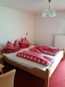 Letto o letti in una camera di Landgasthof Astner