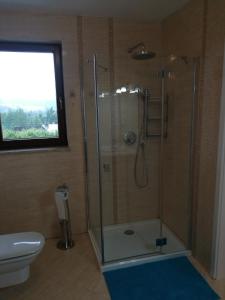 Ένα μπάνιο στο Apartamenty w Gorach Stolowych