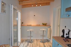 a kitchen with two bar stools in a room at B&B Domus Palmi in Palmi