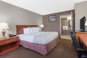 En eller flere senge i et værelse på Days Inn by Wyndham St Augustine/Historic Downtown
