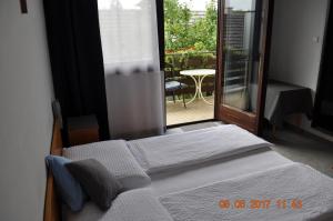 Ein Bett oder Betten in einem Zimmer der Unterkunft Ferienherbergen S & J Zeisz