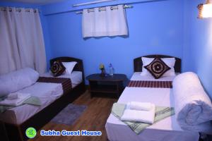 Una cama o camas en una habitación de Subha Guest House