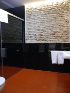 A bathroom at Santa María 12 Boutique Apartamentos