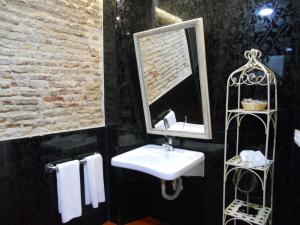 A bathroom at Santa María 12 Boutique Apartamentos