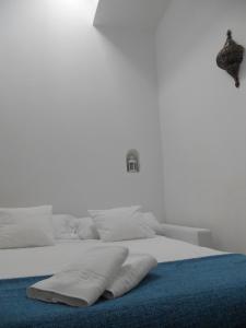 A bed or beds in a room at Santa María 12 Boutique Apartamentos