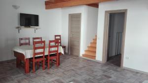 a dining room with a table and chairs and a television at Casa vacanza S'Istella iun Q2451 in Torre Grande