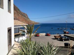 Foto de la galería de The Docks Ocean Front Villas - Next to Beach en Paul do Mar