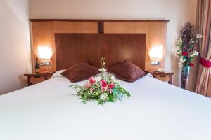 Postel nebo postele na pokoji v ubytování Hotel Bardo Recoletos Coco