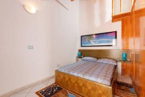 a bedroom with a bed in a room at Holiday ApartHotel in Santa Maria