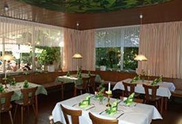 ห้องอาหารหรือที่รับประทานอาหารของ Hotel - Restaurant Kastanienhof Lauingen