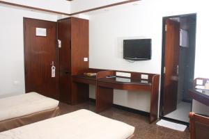TV a/nebo společenská místnost v ubytování Hotel Karl Residency