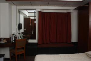 Postel nebo postele na pokoji v ubytování Hotel Karl Residency