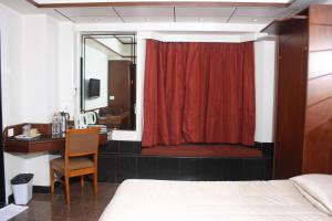 Postel nebo postele na pokoji v ubytování Hotel Karl Residency