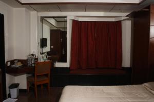 Postel nebo postele na pokoji v ubytování Hotel Karl Residency