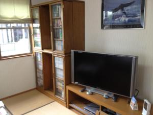 Beppu Yukemuri-no-oka Youth Hostel tesisinde bir televizyon ve/veya eğlence merkezi