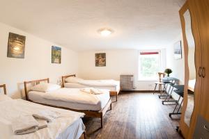 Postel nebo postele na pokoji v ubytování Bauer Schmidt Weilerbach Bauer`s Budget-Hotel