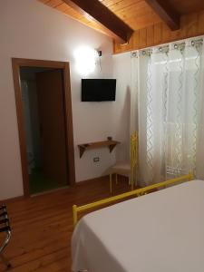 a bedroom with a bed and a flat screen tv at Residenza Skanderbeg in Montecilfone