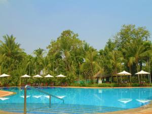 Angkor Century Resort & Spa tesisinde veya buraya yakın yüzme havuzu
