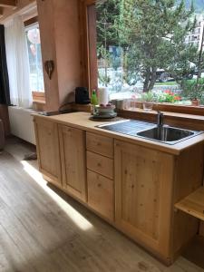 Virtuvė arba virtuvėlė apgyvendinimo įstaigoje B&B Balançon Mountain Lodge