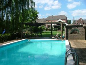 The swimming pool at or close to Rosa Arvensis