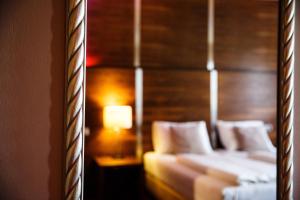 Łóżko lub łóżka w pokoju w obiekcie Hotel Salzburg