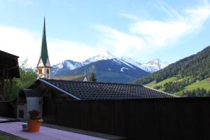 Ein allgemeiner Bergblick oder ein Berglick von der Pension aus