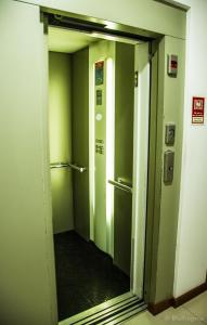 an elevator corridor with a mirror in a room at Hotel Pinheiro Manso in Seara