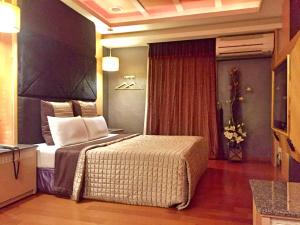 Giường trong phòng chung tại Spring Breeze Boutique Motel