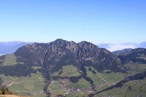 Ein allgemeiner Bergblick oder ein Berglick von der Pension aus
