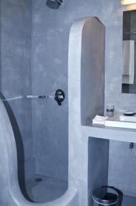 Ένα μπάνιο στο Ionathan Koufonisia Suites