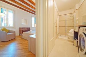 Et badeværelse på DolceVita Apartments N 393 + 12 billeder