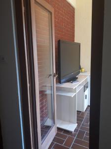a door with a television on a white desk at Vacation Home Keskic in Velika Gata