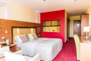 Łóżko lub łóżka w pokoju w obiekcie Hotel Salzburg