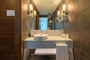 Koupelna v ubytování Golden Tulip Istanbul Bayrampasa