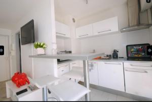 Kuchyň nebo kuchyňský kout v ubytování Le Minerve + 6 fotografií