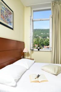 A bed or beds in a room at Hotel Park