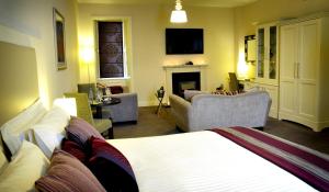 En eller flere senge i et værelse på The Shirley Arms Hotel