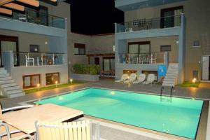 Bazén v ubytování Mary's Residence Suites nebo v jeho okolí