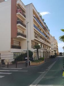 an empty street in front of a building at Le Minerve in Cannes